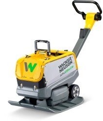 APU2860e.jpg WACKER NEUSON APU 2860e – Akku Rüttelplatte reversierbar mit 192 kg – Bild 1