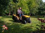 Stiga Akku-Rasentraktor Estate 384e mit 5 A Ladegerät, ohne Akku – Bild 20