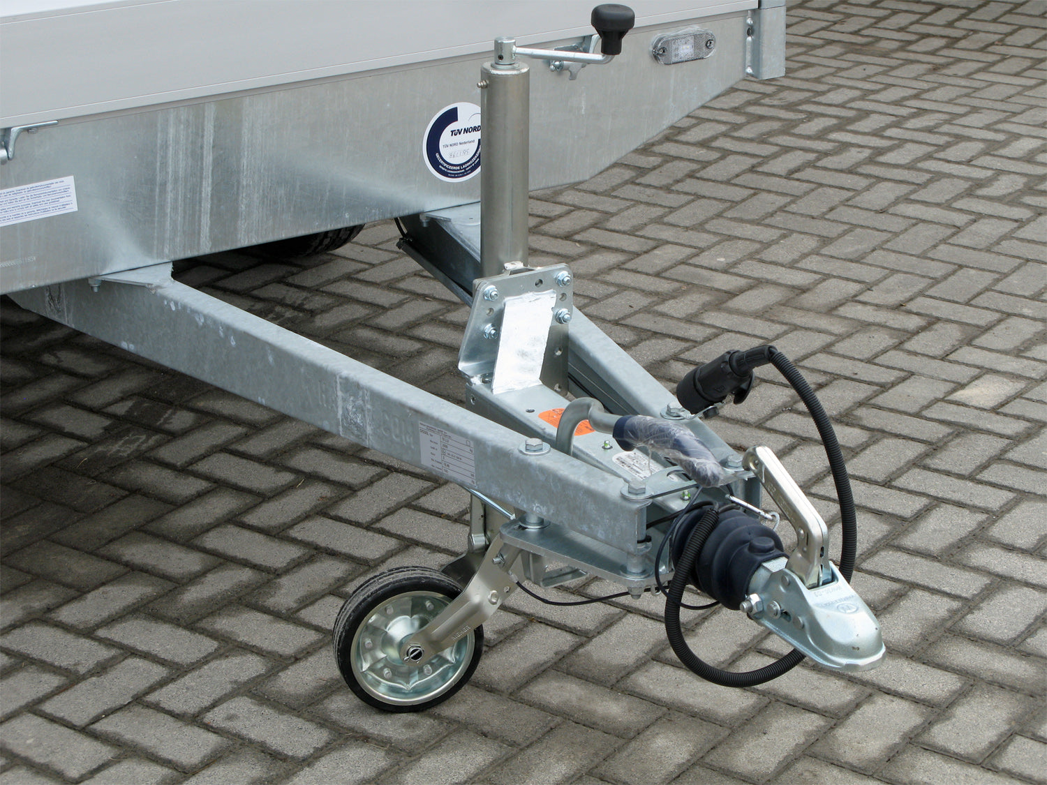Hapert Azure H-1 – 1500 – 2600 x 1500 – Bereifung 185R14C – Bild 8